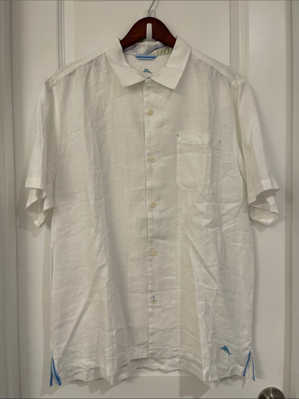 Tommy Bahama White Short-Sleeve Linen Button-Down Shirt with Blue Dolphin Detail